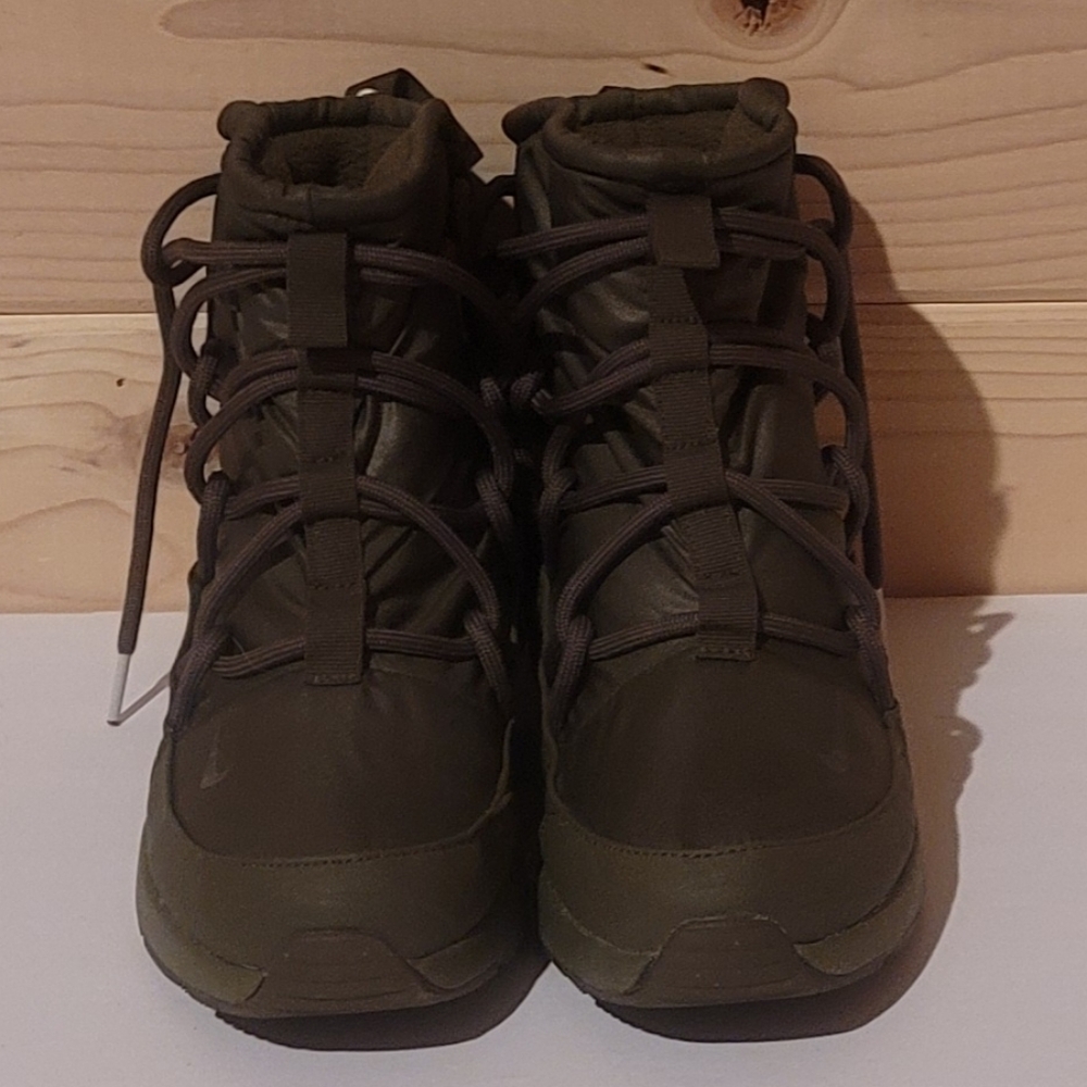 Nike Tanjun High Rise Women's Boot Sneaker Hiking Limited Green Size 9